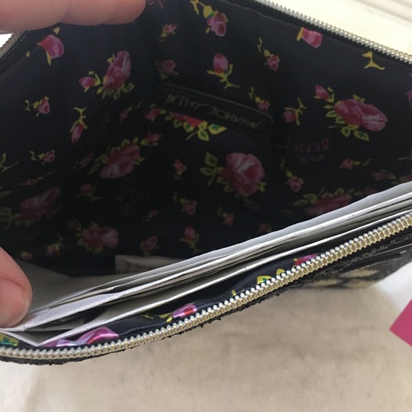 NWT Betsey Johnson Wristlet Pouch - Picture 6 of 8